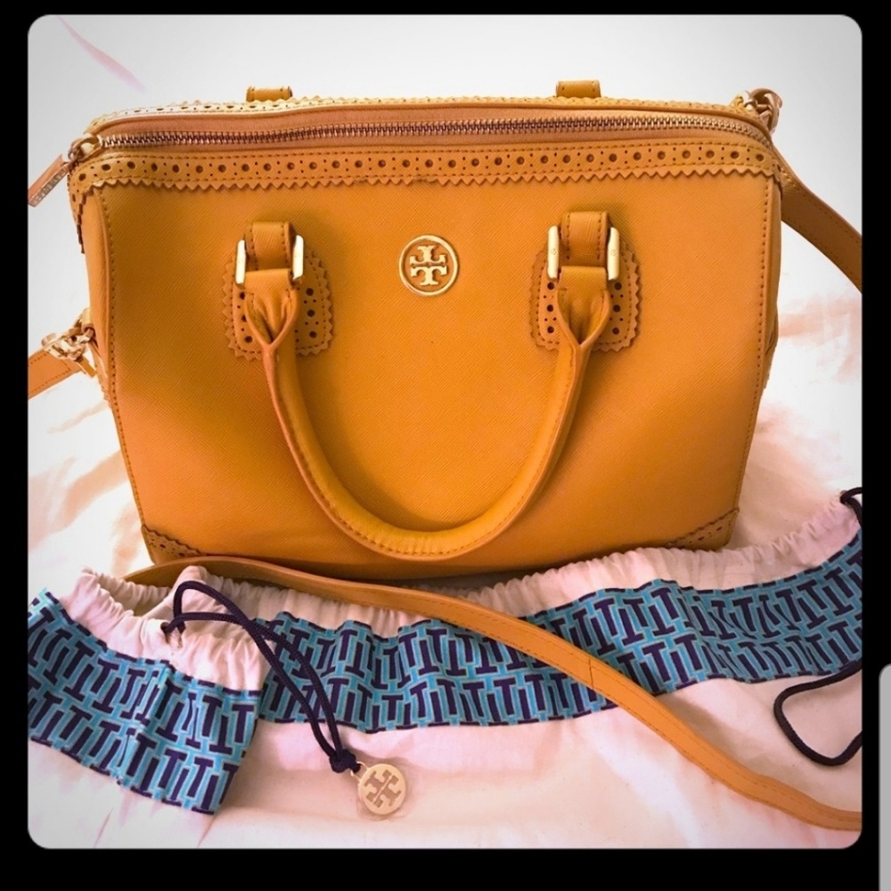 Tory Burch Robinson Midi Satchel in Mustard
